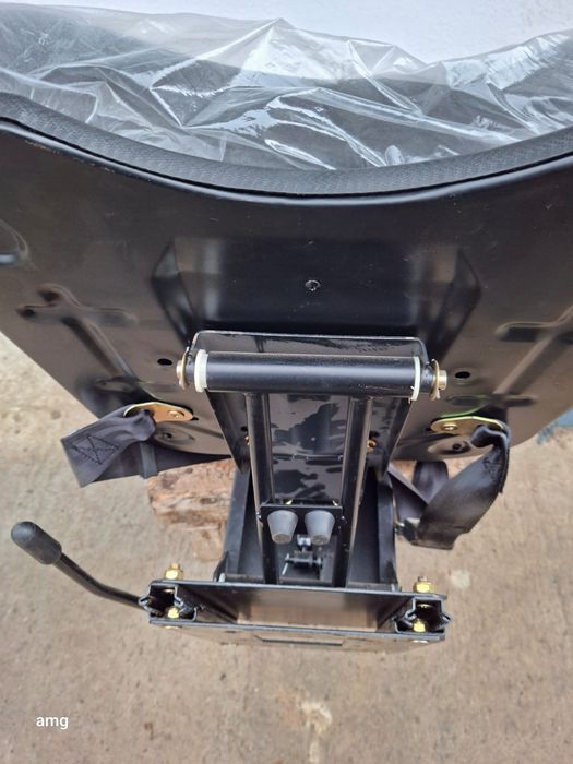 Vând scaun tractor UTB 445