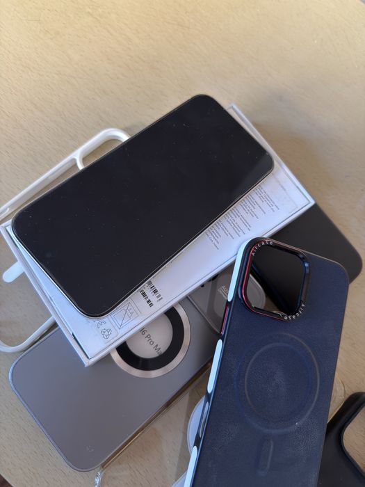 vand 9 huse 16 pro max urgent până luni seara