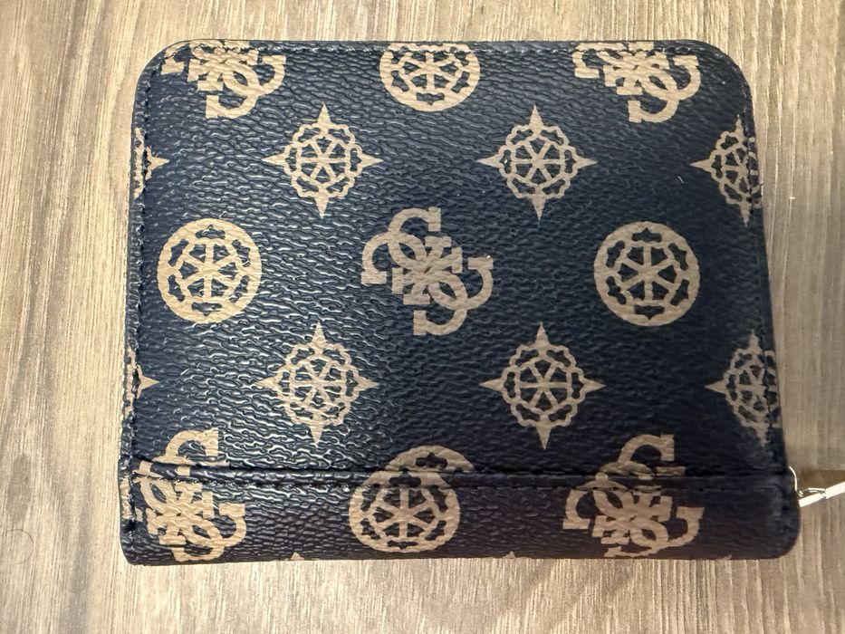 Оригинален дамски портфейл Guess – Чисто нов, неизползван