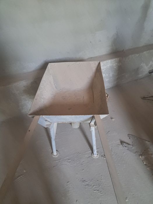 Shlakabulokni apart ishlab turibdi