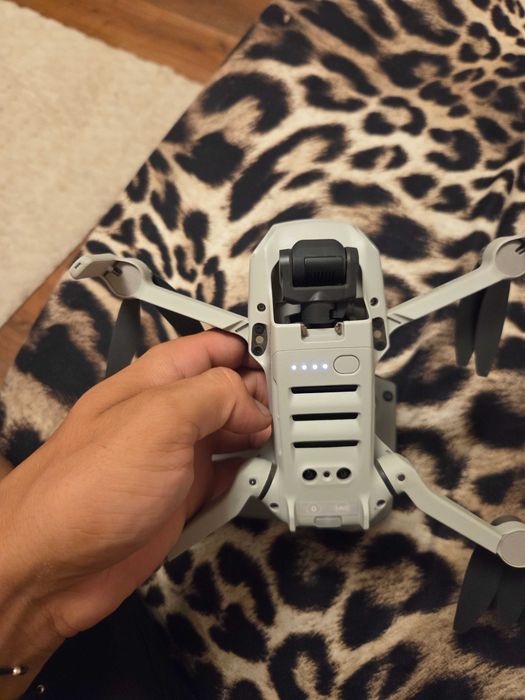 O drona dji 4 k mini