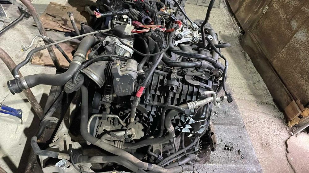 Мотор BMW e9x 318i на части
