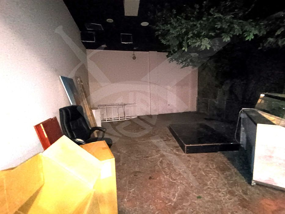 Продава се Магазин в Пловдив, Център - 120 кв.м за 3167 €/кв.м - Снимка #1