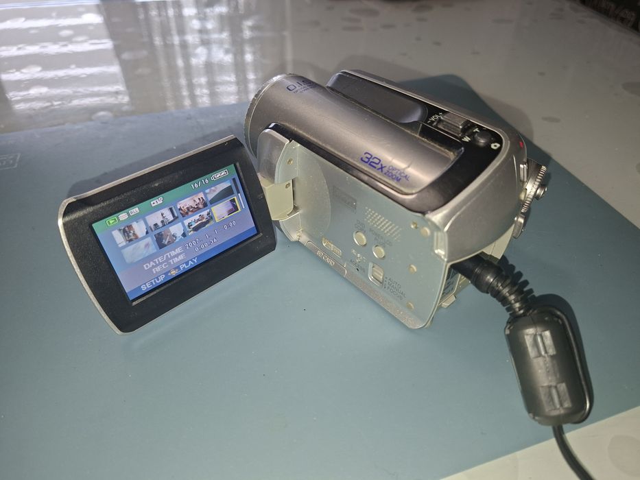 Panasonic SDR-H20,  înregistrare pe HDD 30 gb + slot card SD, 32x zoom