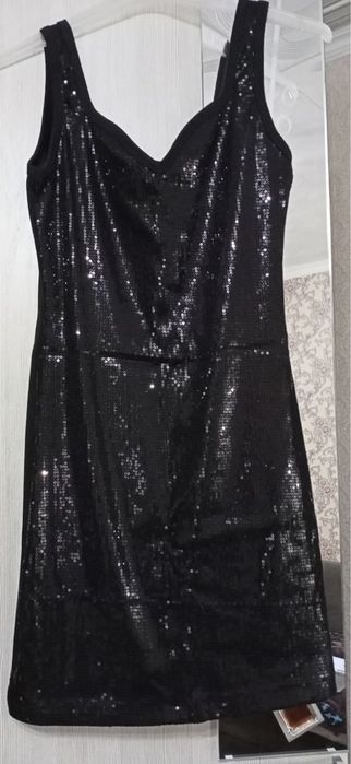 Нарядное женское платье