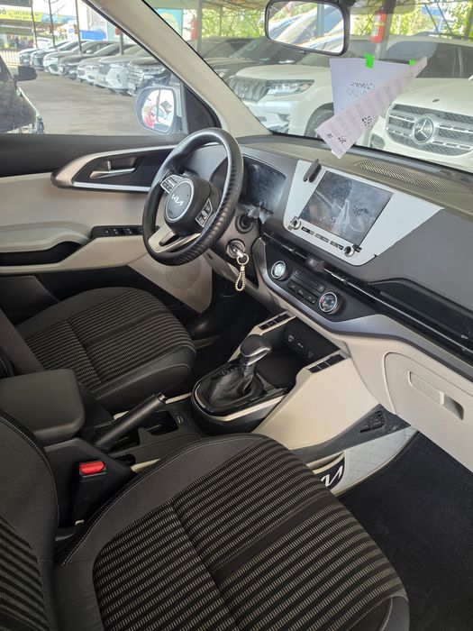 Kia carens 1 pazitsiya