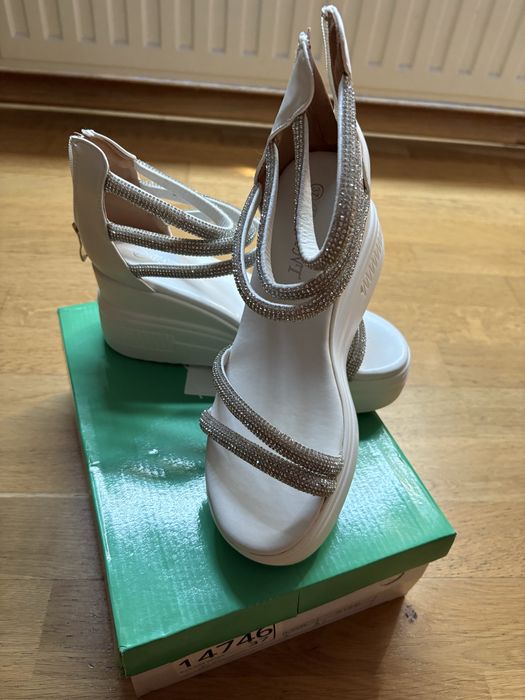 Sandale cu platforma NOI