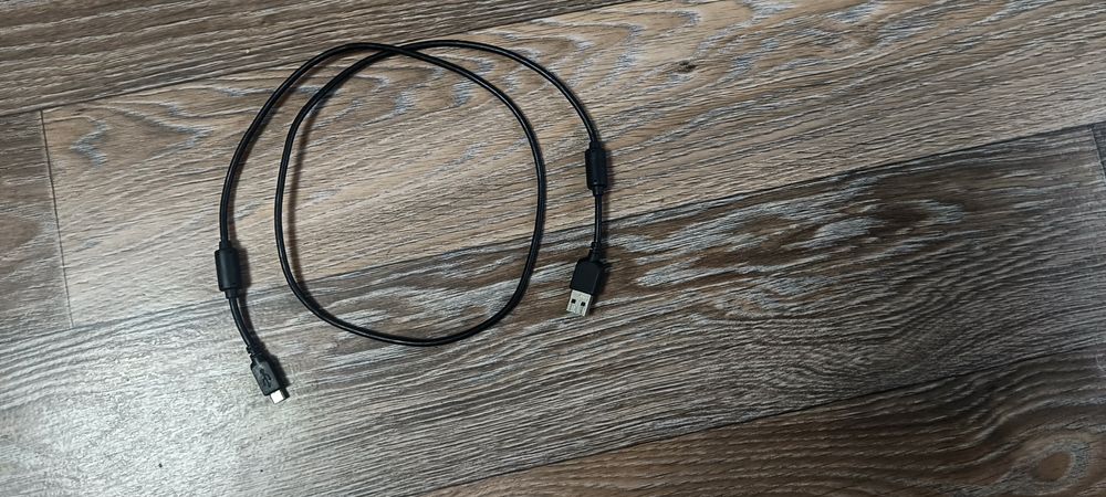 кабель USB-A к Mini USB.