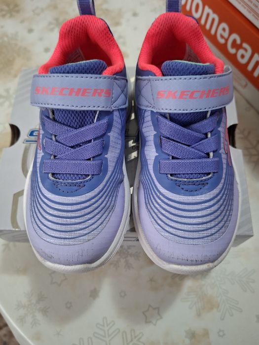 Маратонки Adidas, Skechers