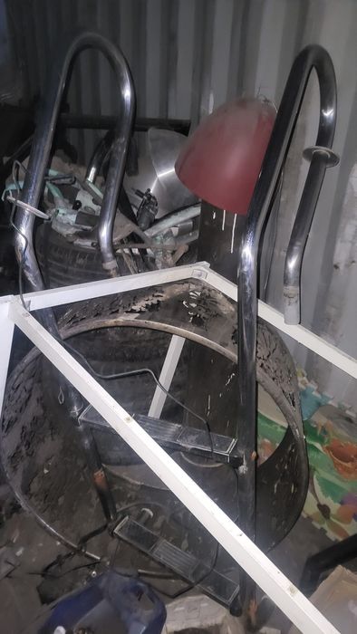 Поручень в бассейн