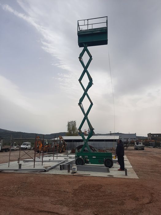 12,2 метра! Продавам и отдавам под наем ножична вишка; Вишка; скеле; п