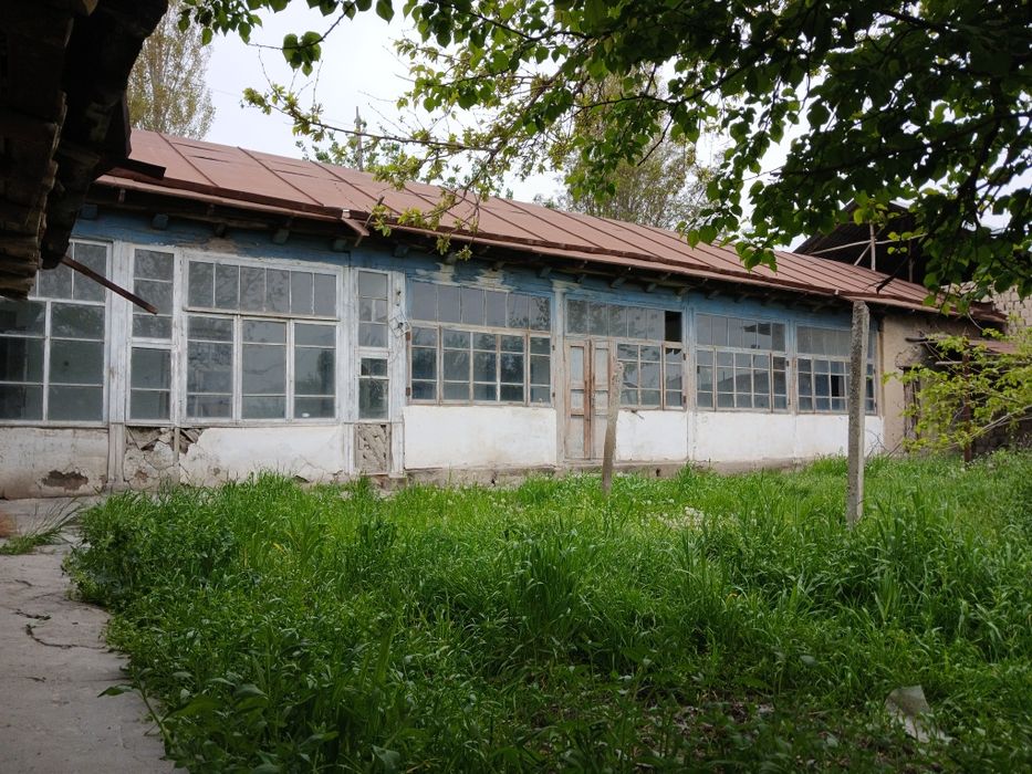 Uy joy hovli uchastka sotiladi