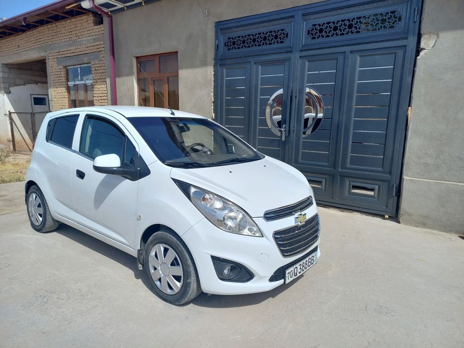 Spark avtomobili sotiladi