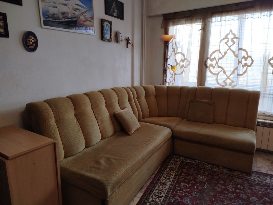 Разтегателен диван