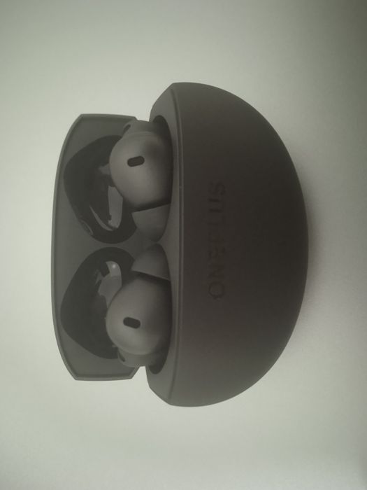 Продам наушники OnePlus Buds 4