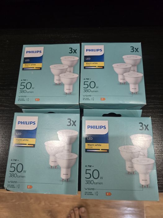 Четири Комплекта по 3бр. LED крушко Philips GU10/4,7W/230V 2700K