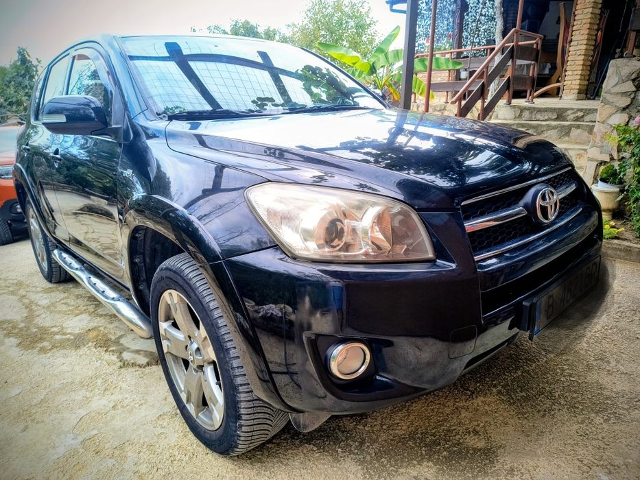 Продавам Toyota Rav 4