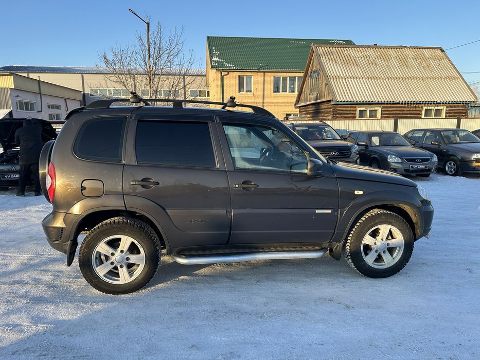 Нива Шевроле в родном окрасе