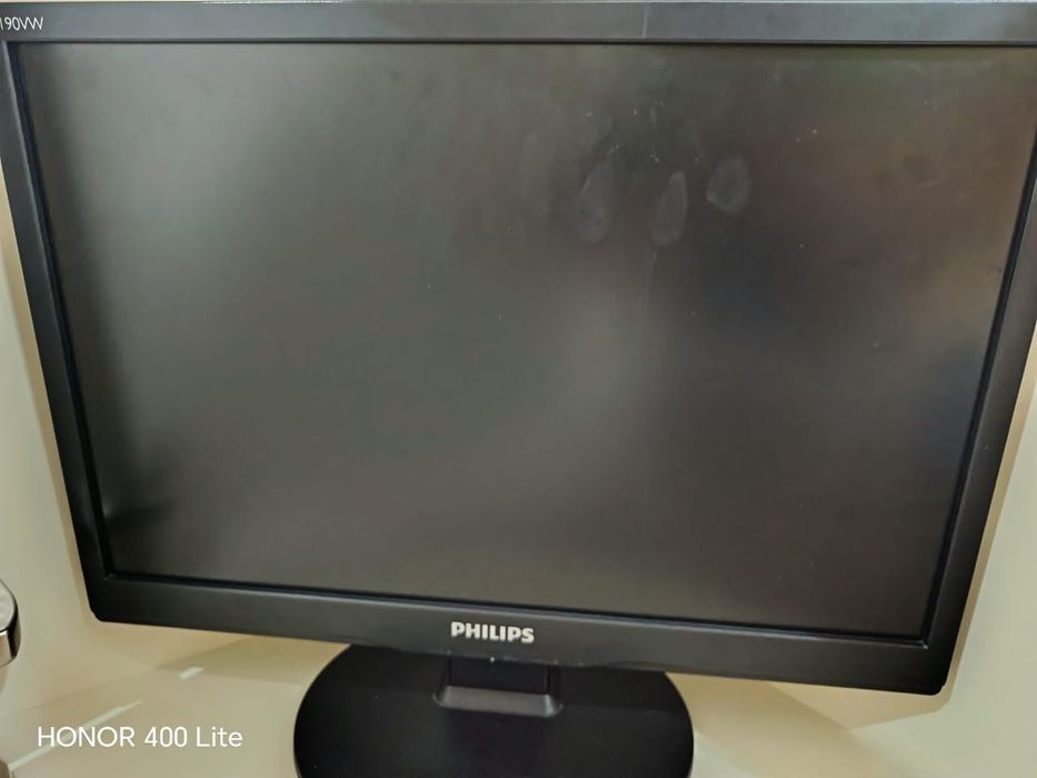 Монитор Philips.