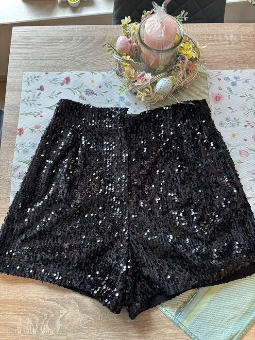 Къси панталонки с пайети,марка-Зара