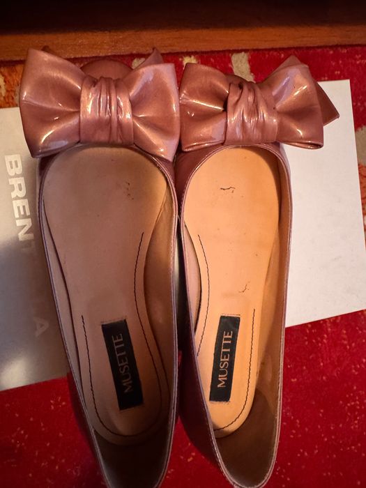 Balerini, piele lăcuită