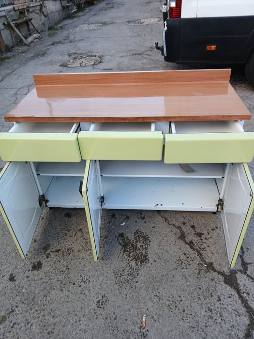 Работен шкаф железен