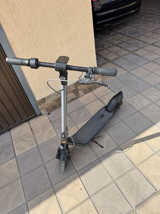 Vand trotineta electrica  in stare perfecta folosita foarte putin