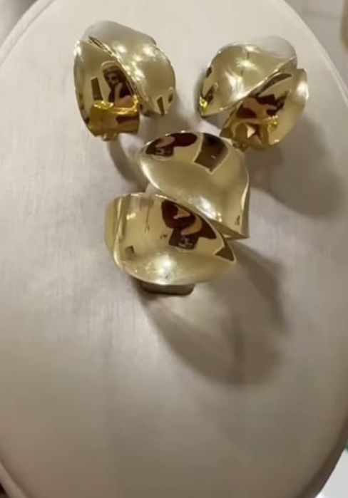 Продам золото 585 проба, 5,43 общий грамм