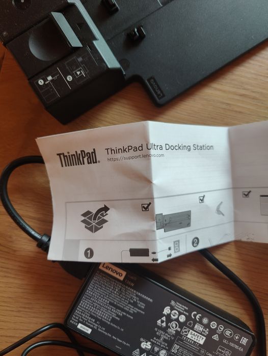 ThinkPad Ultra Docking Station 40AJ + incarcator Lenovo 135W original
150–250 lei