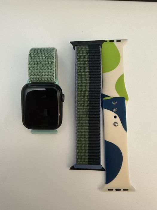 Vand Apple watch SE 1 44mm nike edition la cutie in conditie excelenta‼️cu trei curele
