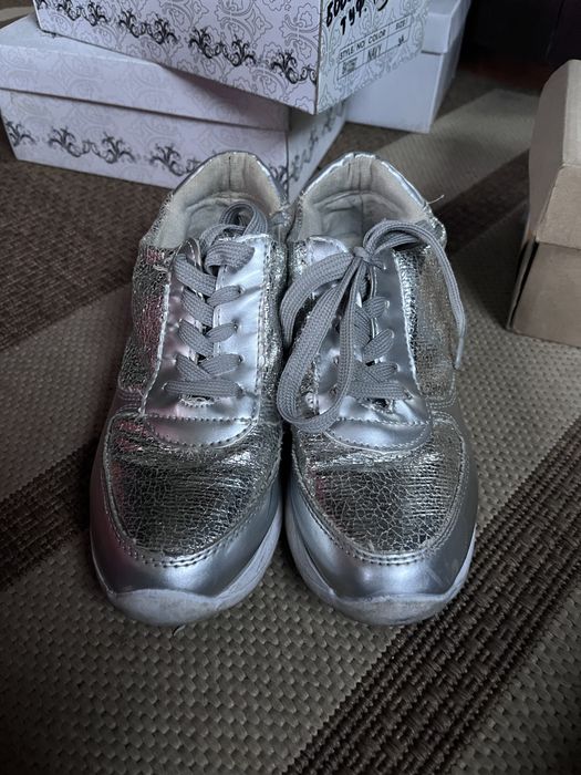 продам обувь для девочек