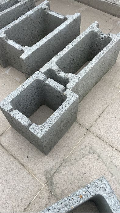 Boltari de stalpi 25/25