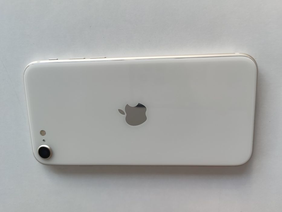 iPhone SE 2022 64gb 93% battery health