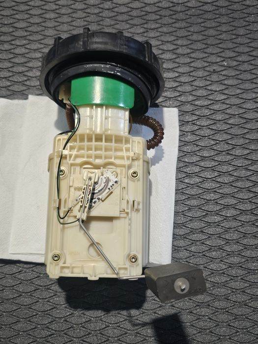 Pompa benzina Volkswagen Golf 4 / Bora 1.6FSi 110cp