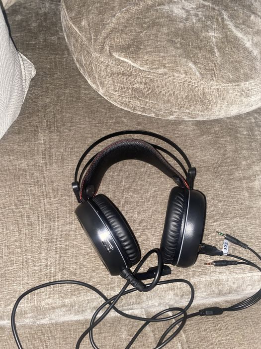 Vand casti scorpion se aud bine si microfon bun