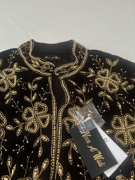 Әдемі  Бисермен тігілген. бешпет