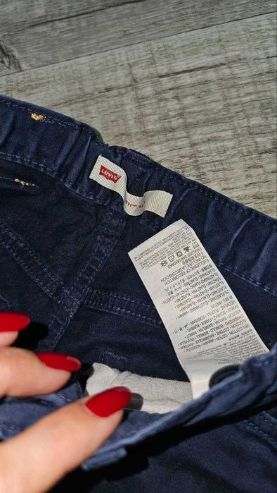 Джинсы Levis и штаны Cartes на 6-7лет