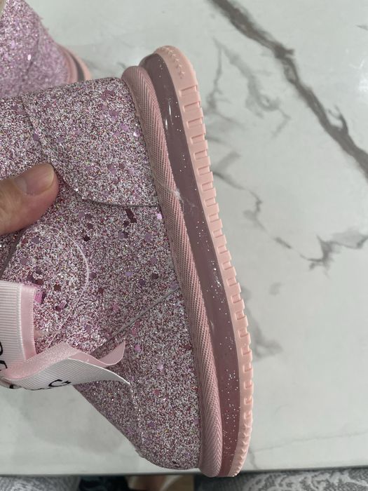 Продам детские угги новые!