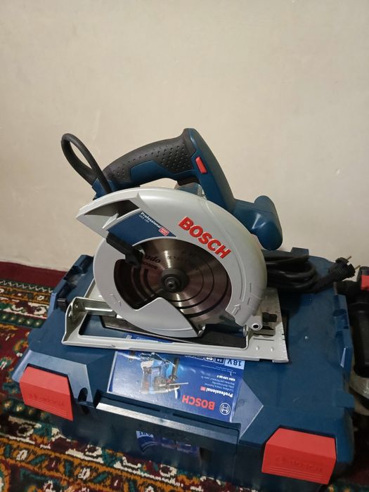 Продаю циркулярная пила Bosch GKS 190 оригинальная и абсолютно новая.