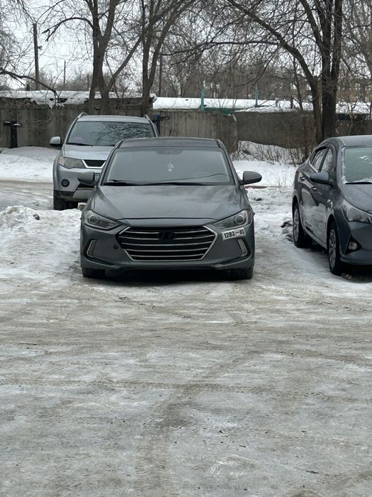 Elantra бампер с решеткой 2017