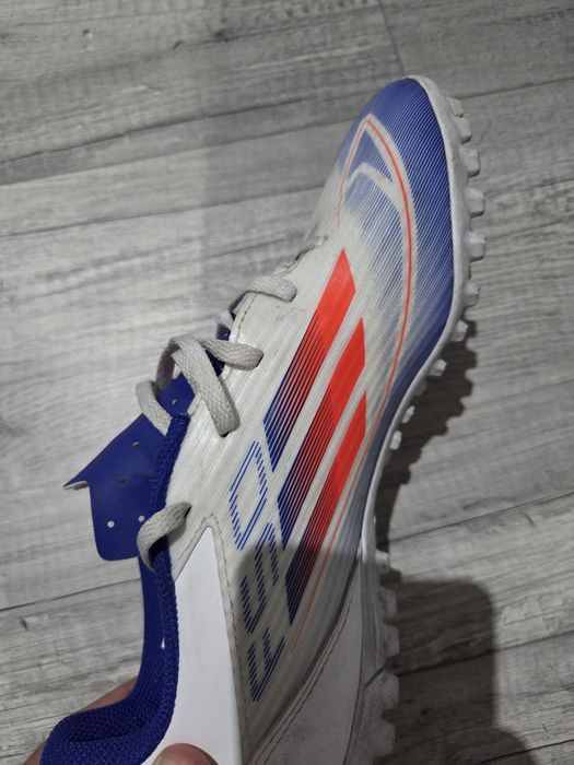 Adidasi fotbal/ teren sintetic