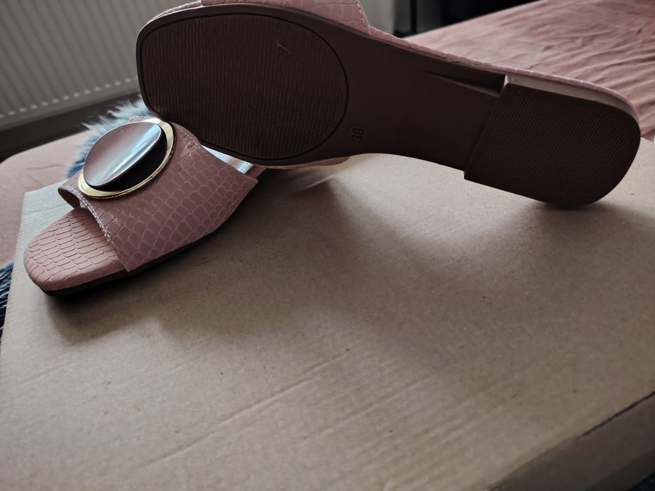 Papuci roz-pudrat superbi