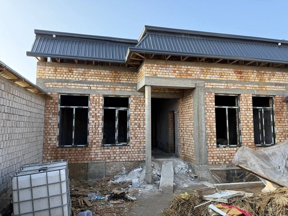 Abdurahmonovda 2 yonma yon 6 xonali uy sotiladi