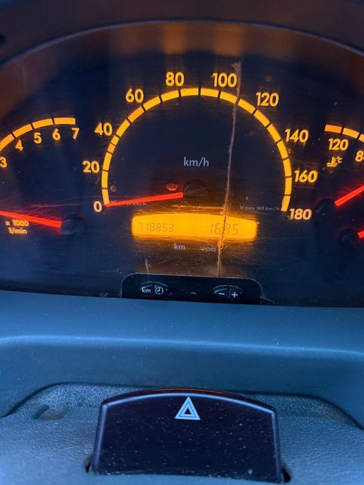 Mercedes camionetă basculanta