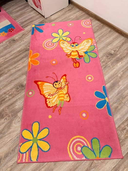 Vand 2 covoare camera copii