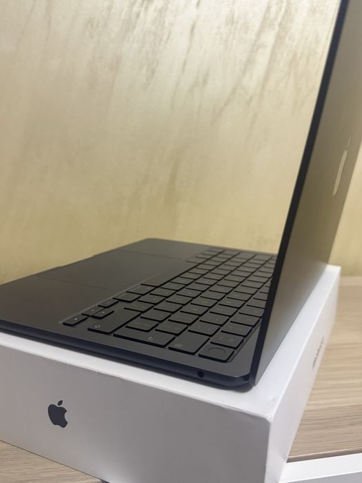 Mac Book Air 13 - M3, 16gb, 256 GB SSD