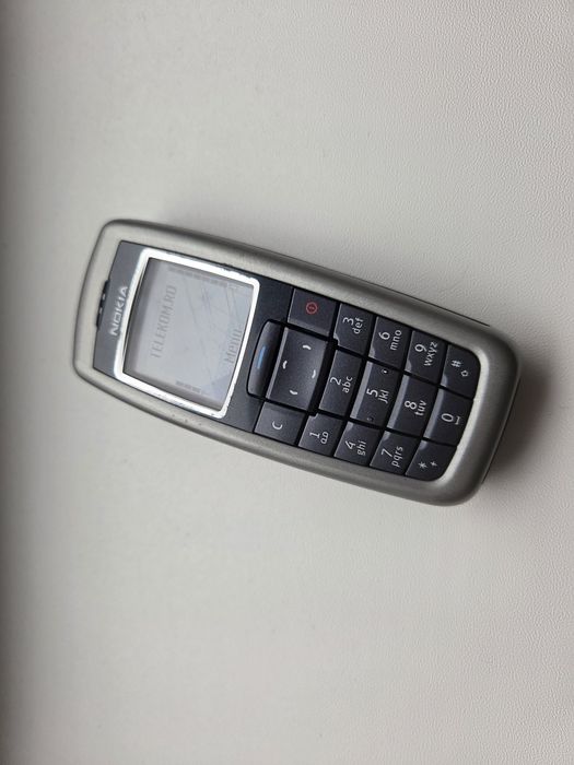 Nokia 2600 - telefon simplu cu butoane