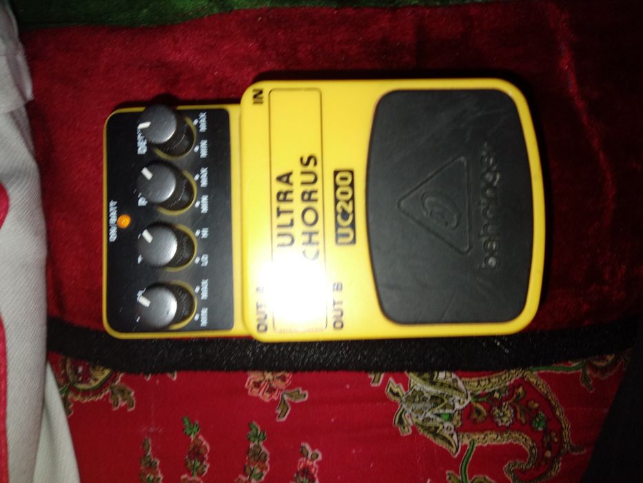 Педаль эффектов Behringer