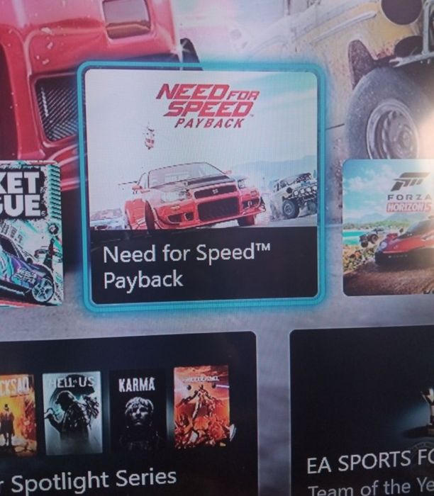 Consola xbox one s cu un cobtroler +fifa 22 si wreckfest+