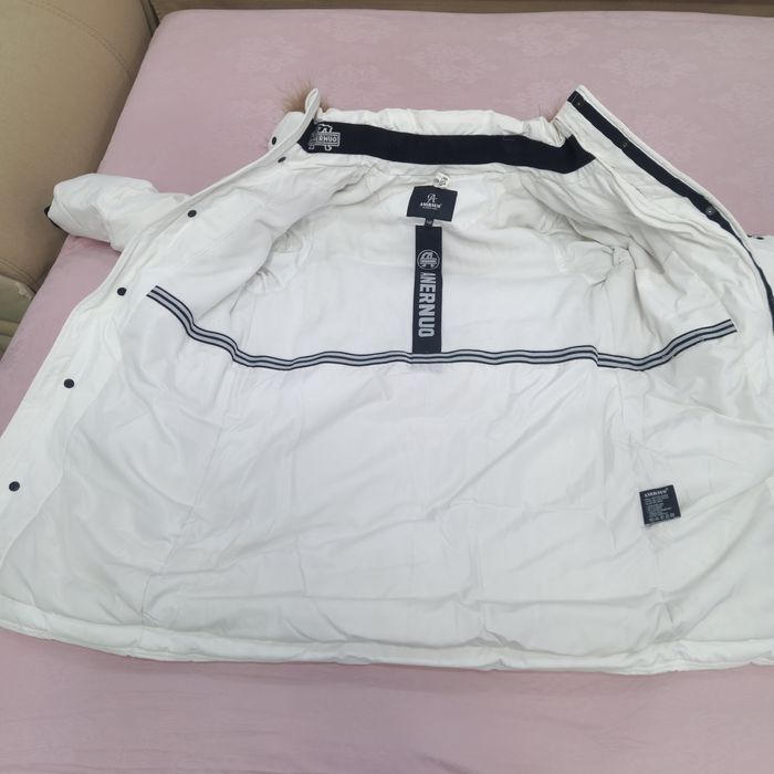 Продам зимнюю куртку anernuo